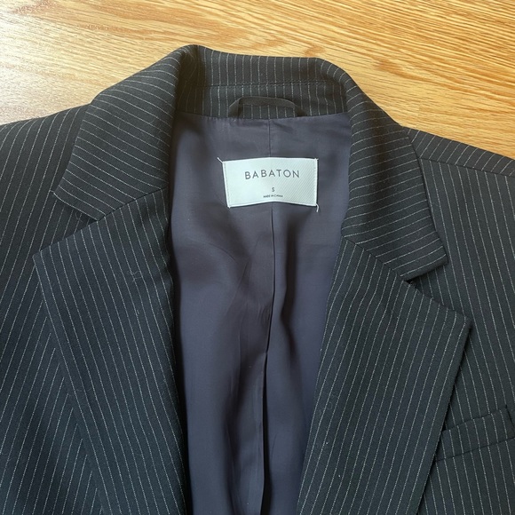 Aritzia Babaton Cropped Navy Pinstripe Blazer - Picture 2 of 3